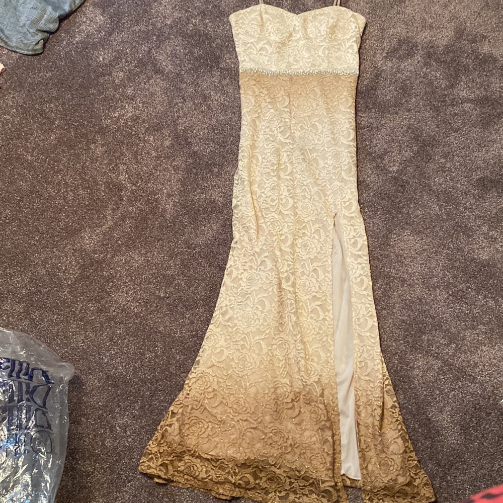 Beautiful dress for an elegant night.
